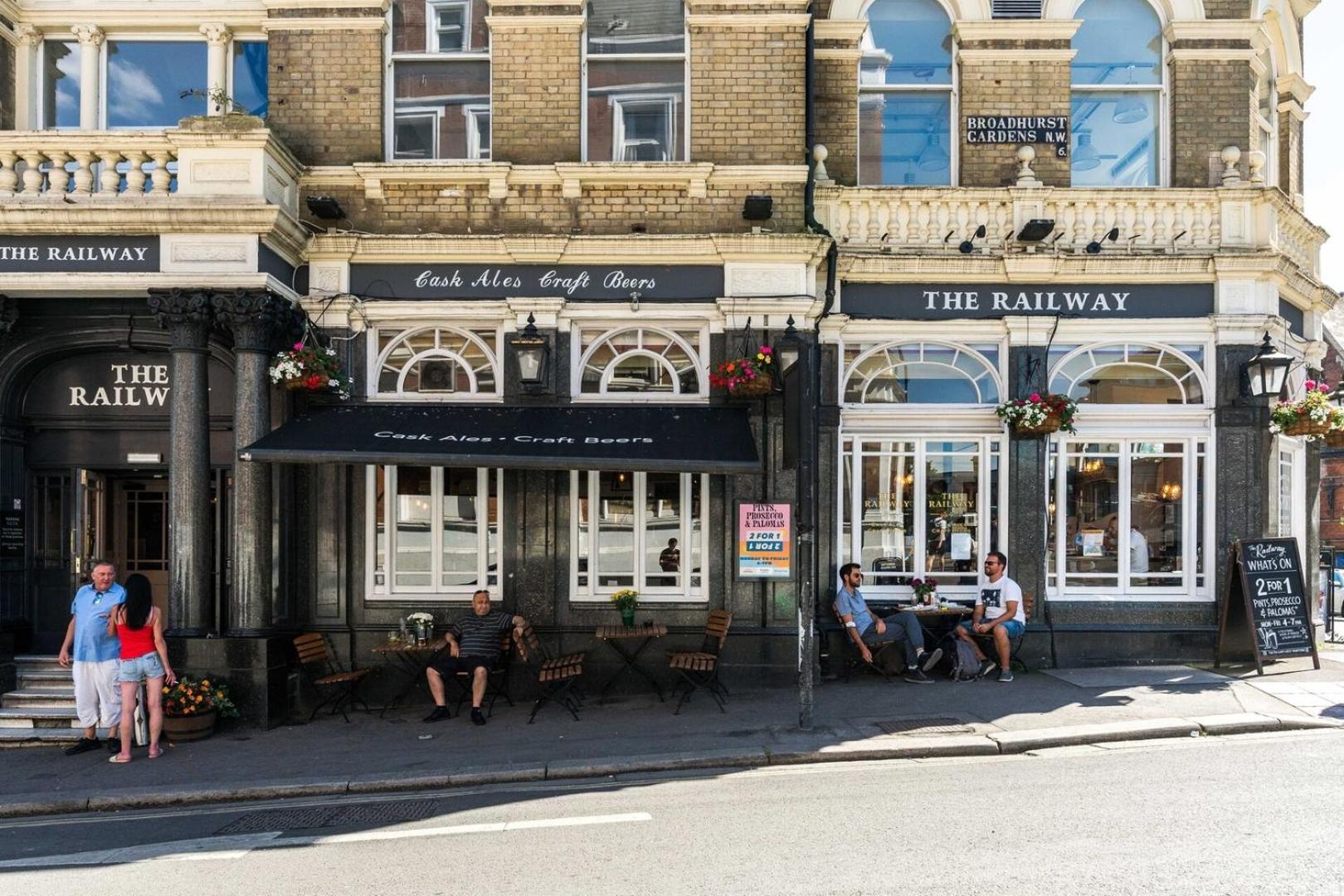 Fantastic 3 Bedroom Flat West Hampstead Londres Exterior foto